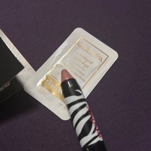 Sisley Floral Cosmetic Bag with Skincare Samples - Picture 4 of 4